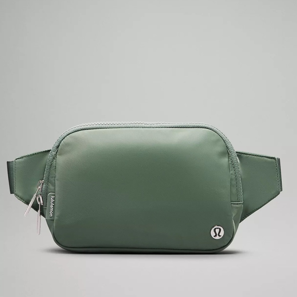 Lululemon everywhere belt bag